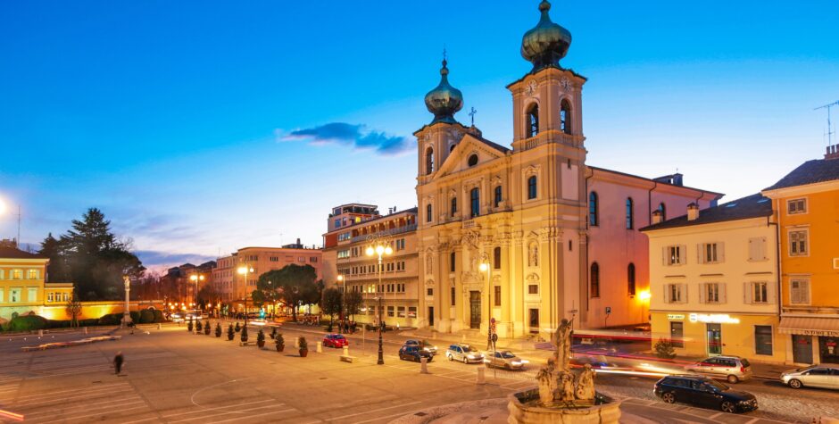 Piazza Vittoria Gorizia serale